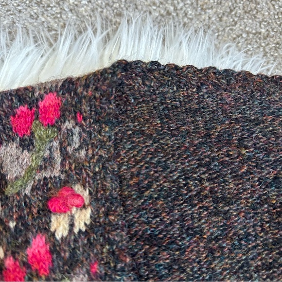 Women’s Knit Cardigan Brown Flower Details Size Small - Picture 11 of 13